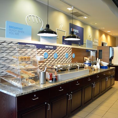 Holiday Inn Express & Suites Youngstown West I 80, An Ihg Hotel Екстериор снимка