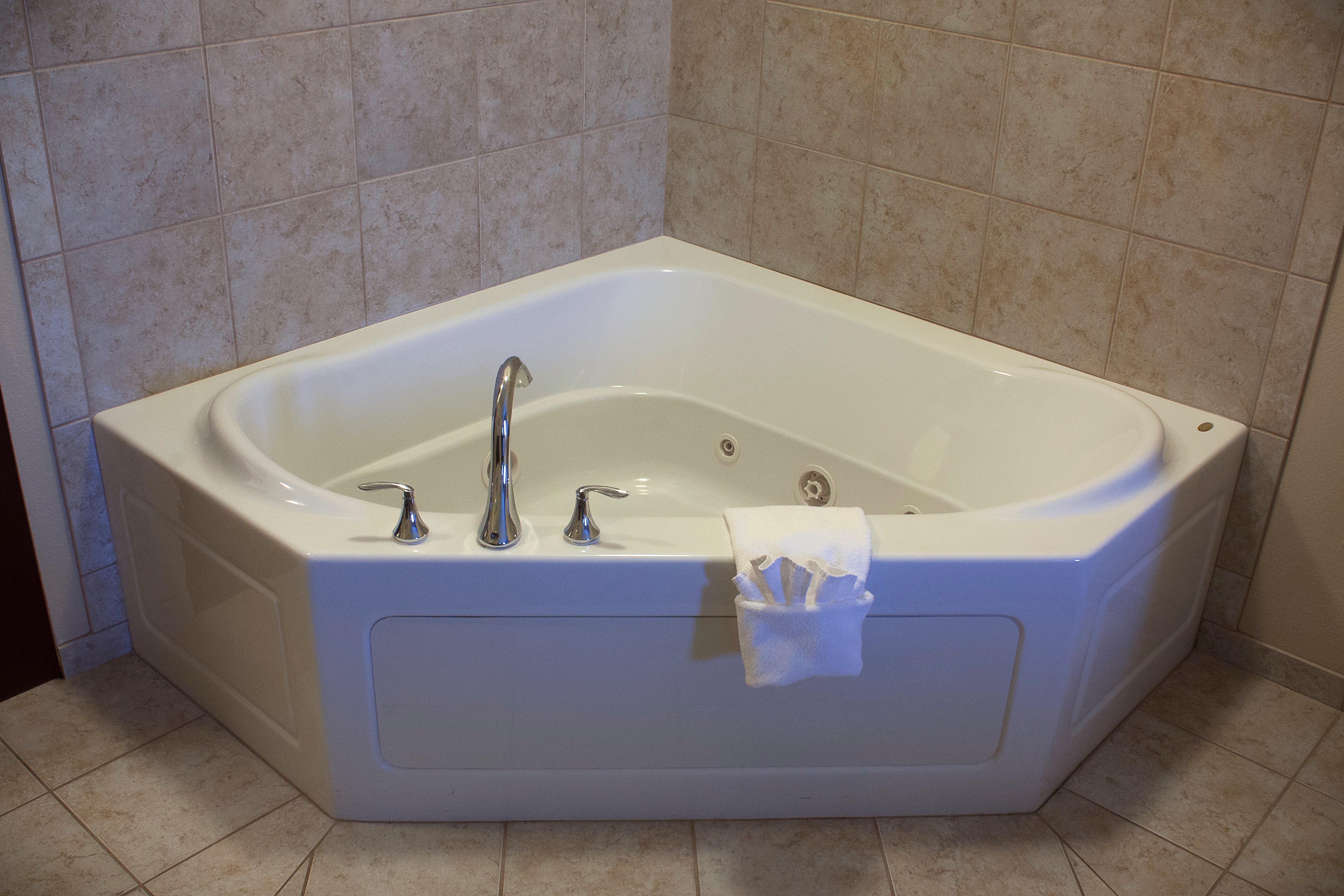 Holiday Inn Express & Suites Youngstown West I 80, An Ihg Hotel Екстериор снимка