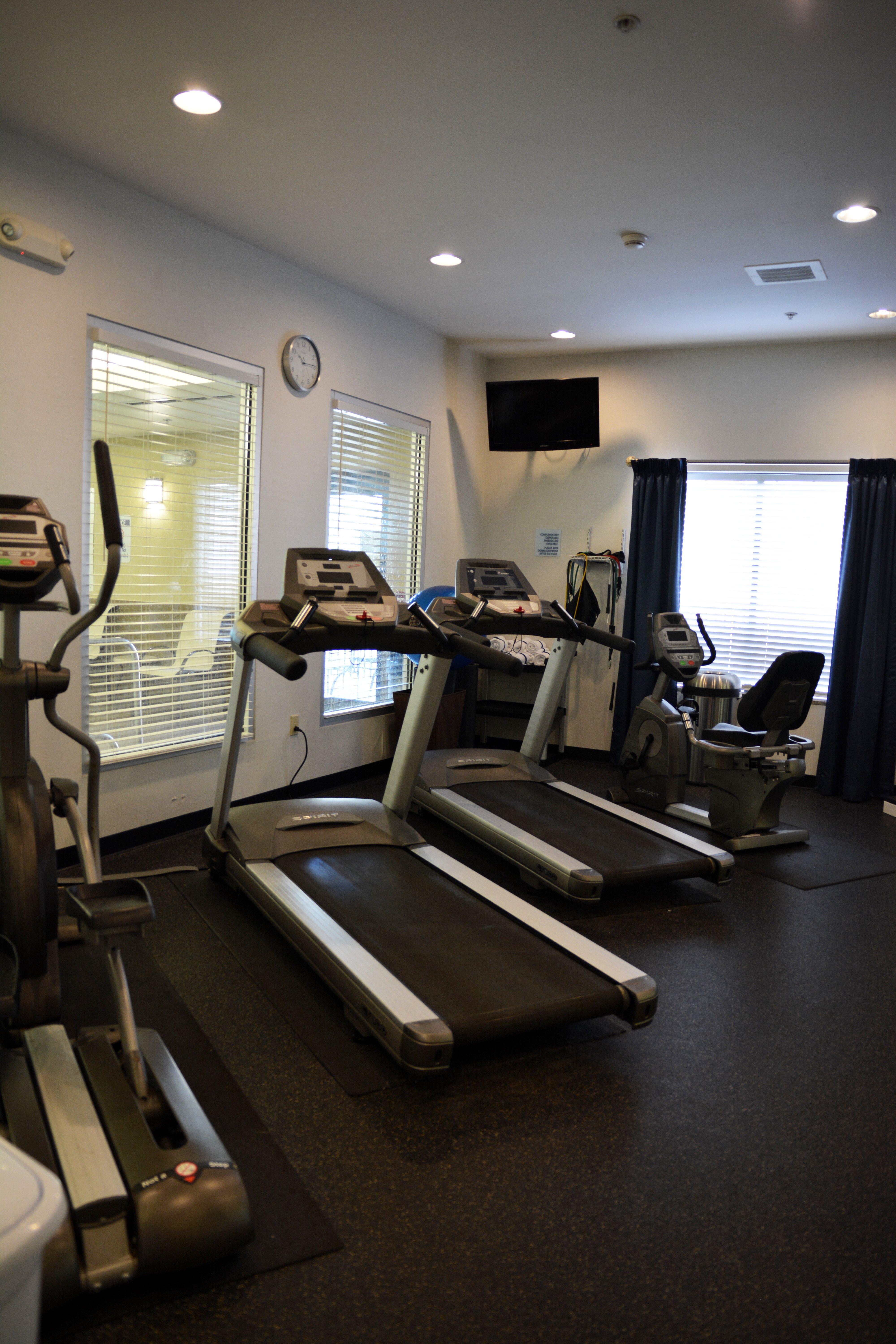 Holiday Inn Express & Suites Youngstown West I 80, An Ihg Hotel Екстериор снимка