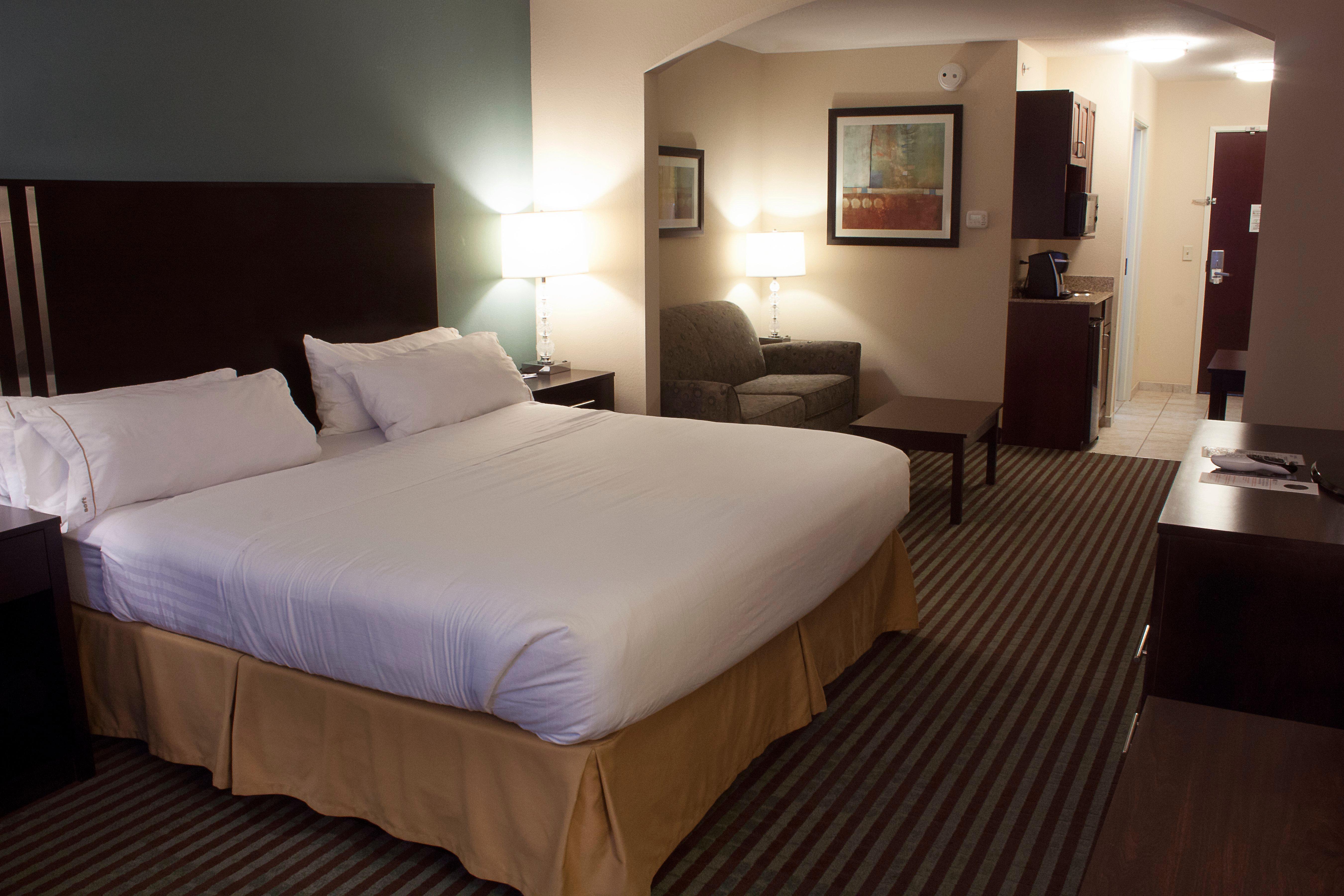 Holiday Inn Express & Suites Youngstown West I 80, An Ihg Hotel Екстериор снимка