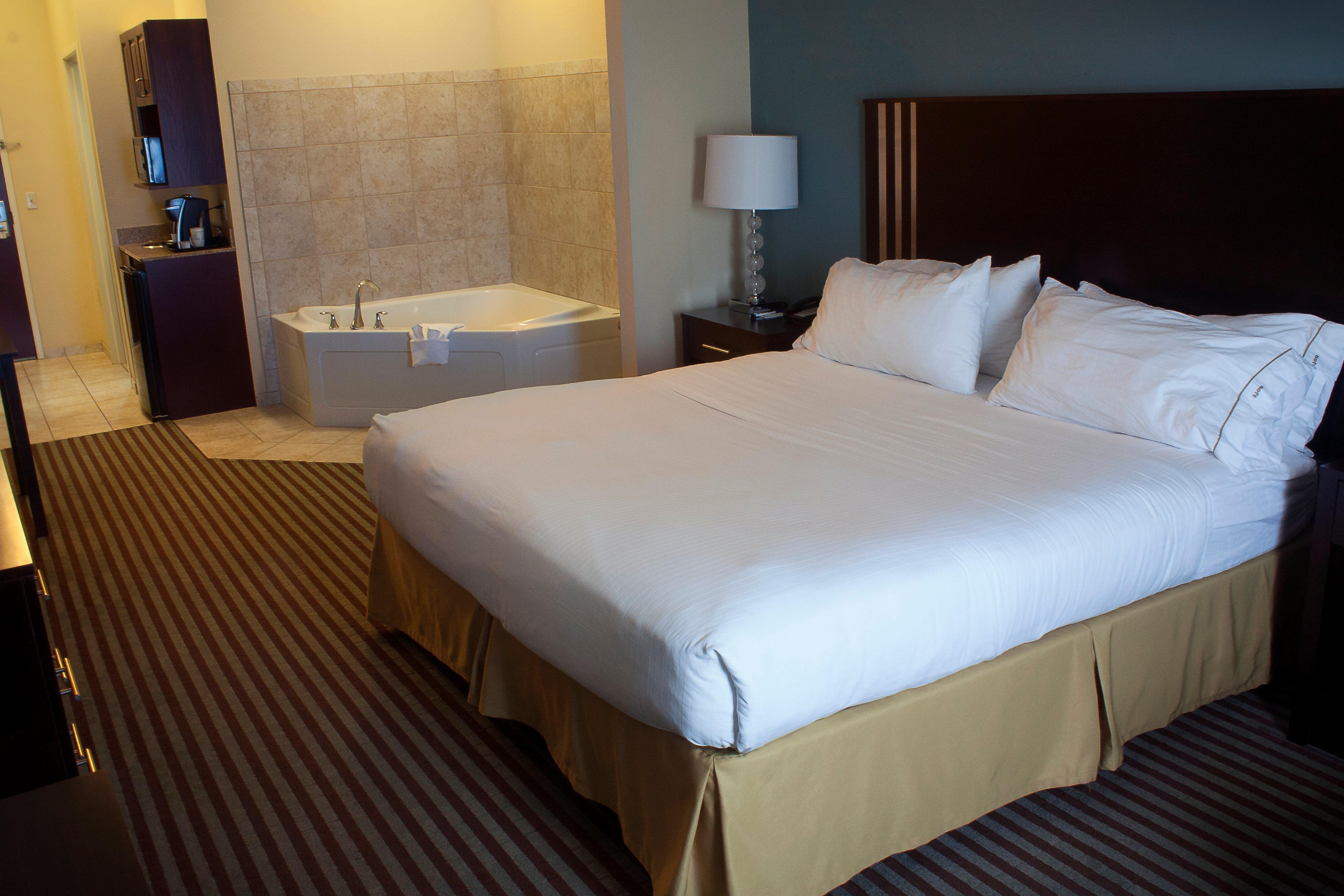 Holiday Inn Express & Suites Youngstown West I 80, An Ihg Hotel Екстериор снимка