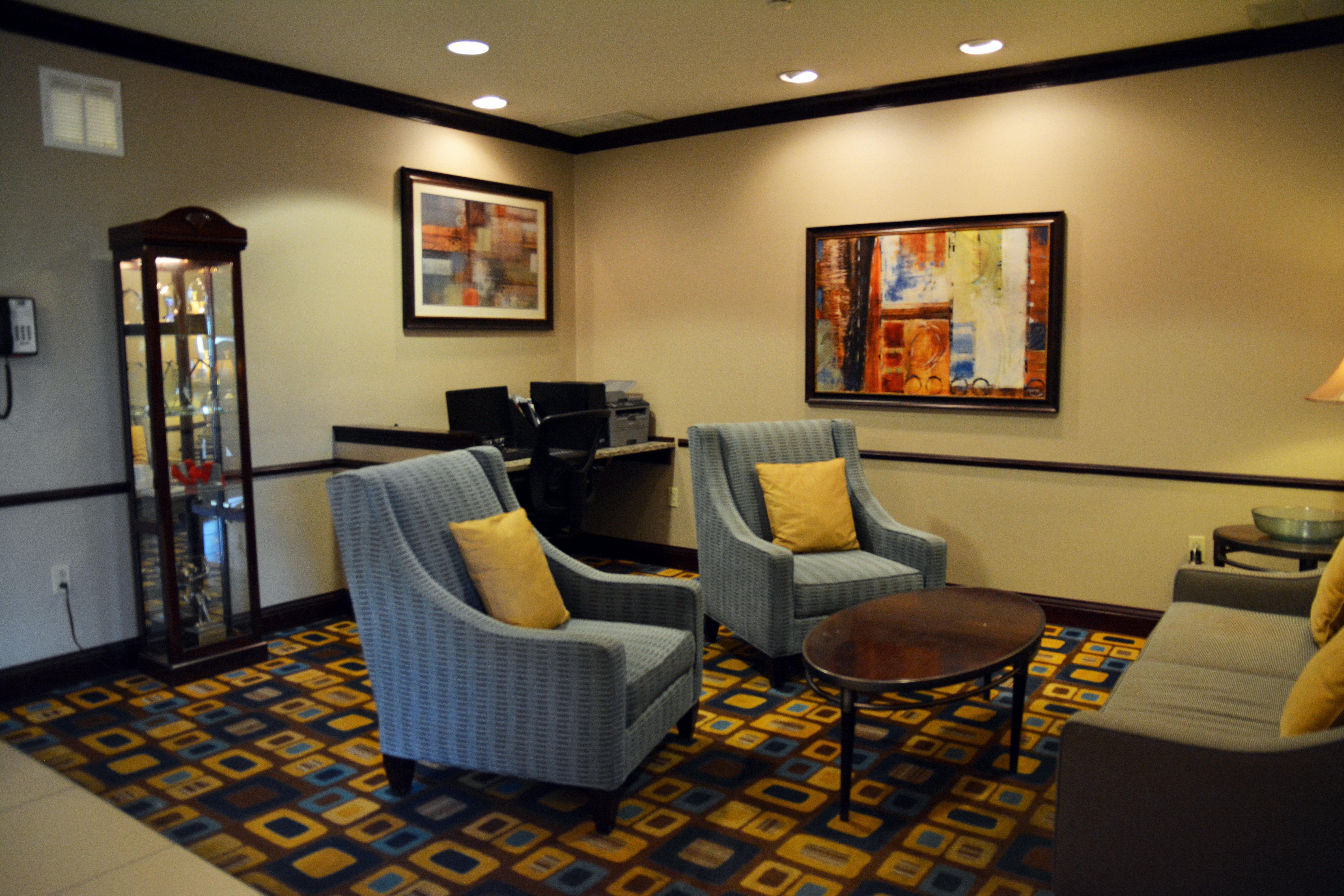 Holiday Inn Express & Suites Youngstown West I 80, An Ihg Hotel Екстериор снимка