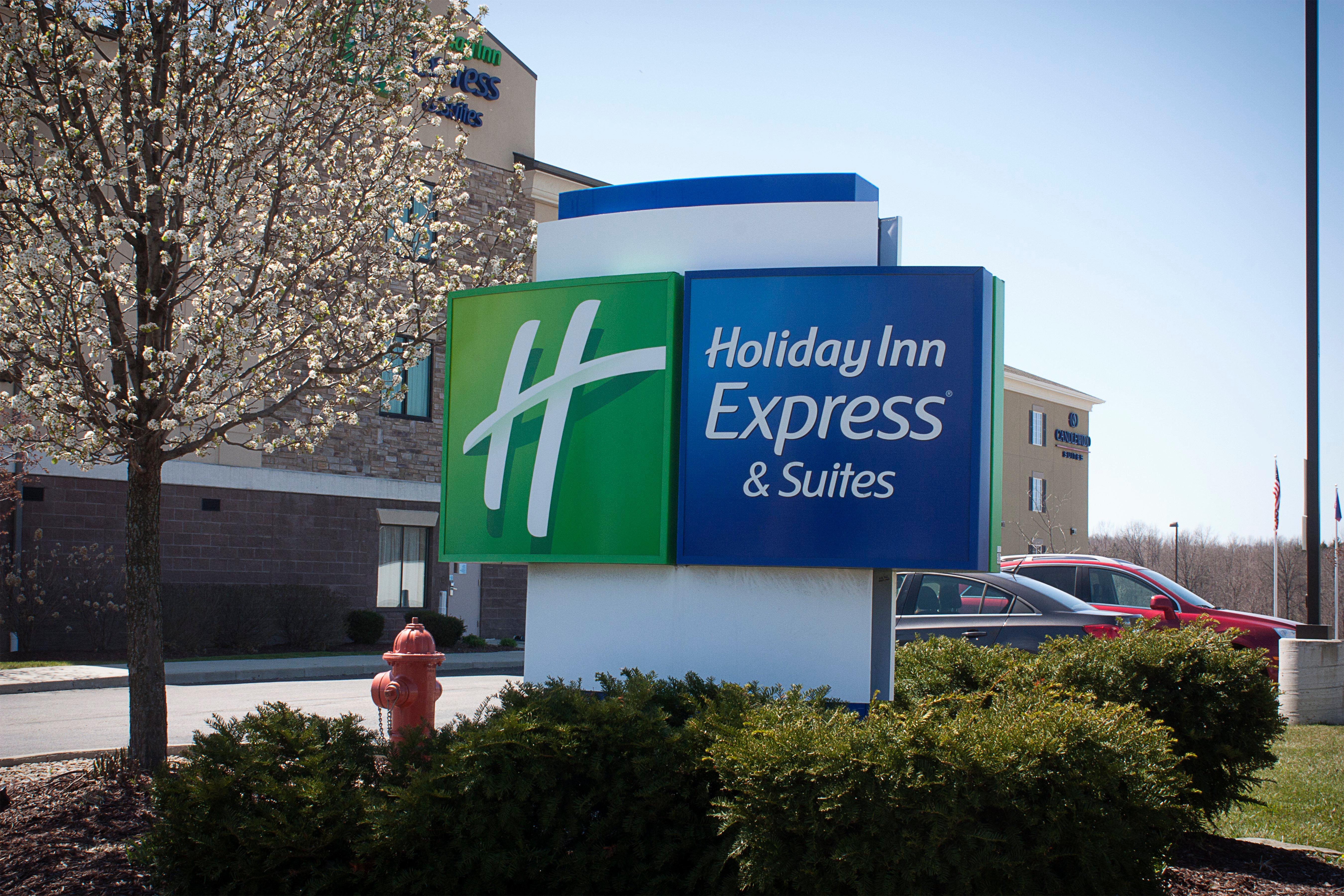 Holiday Inn Express & Suites Youngstown West I 80, An Ihg Hotel Екстериор снимка