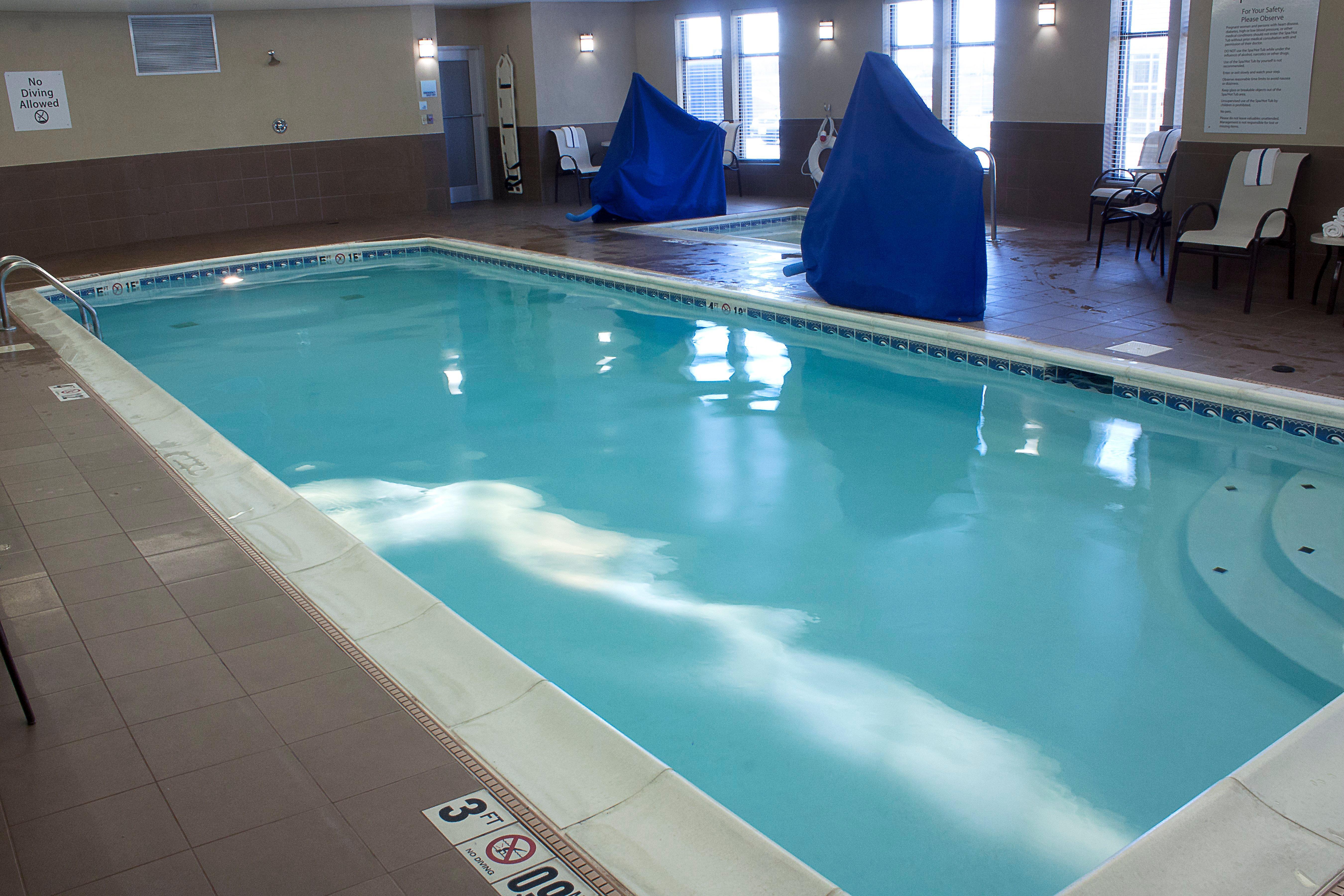 Holiday Inn Express & Suites Youngstown West I 80, An Ihg Hotel Екстериор снимка