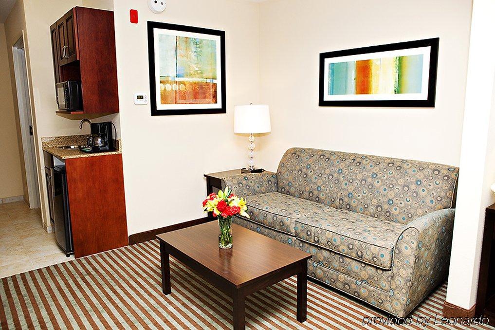 Holiday Inn Express & Suites Youngstown West I 80, An Ihg Hotel Austintown Стая снимка