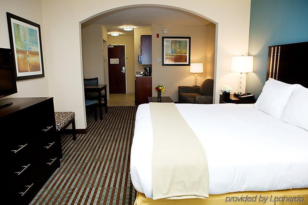 Holiday Inn Express & Suites Youngstown West I 80, An Ihg Hotel Стая снимка