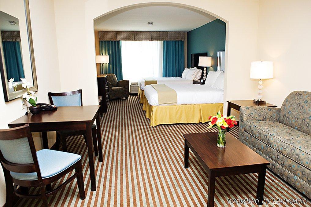 Holiday Inn Express & Suites Youngstown West I 80, An Ihg Hotel Стая снимка