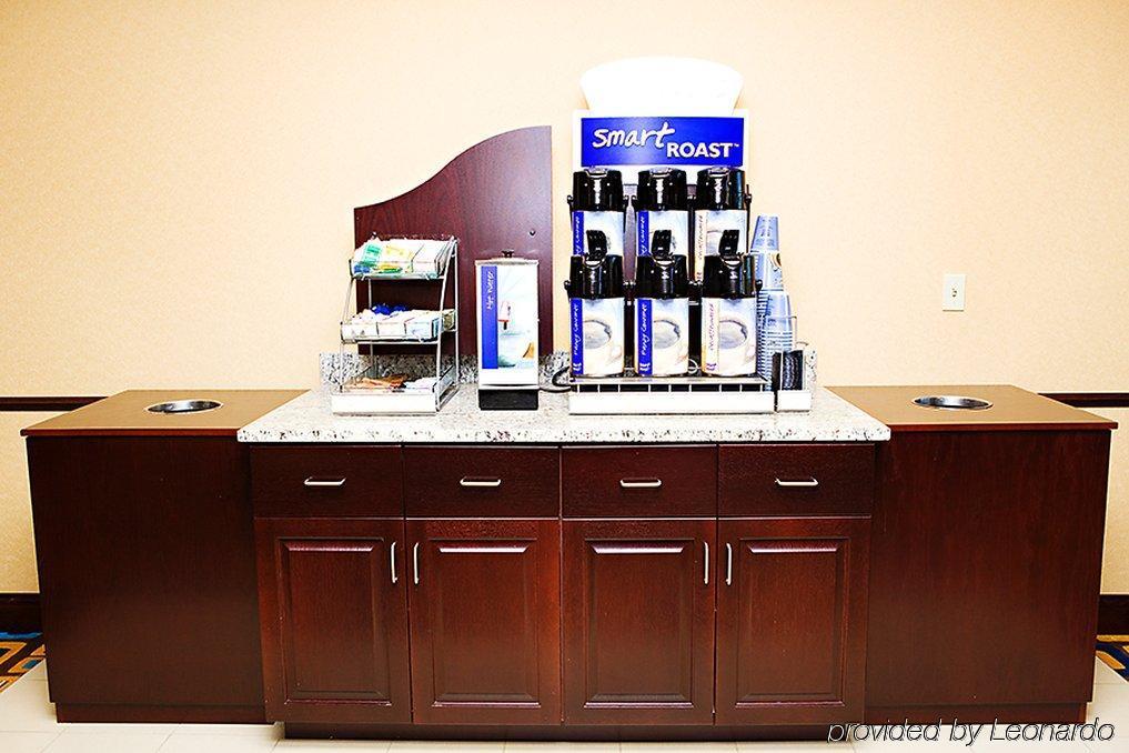 Holiday Inn Express & Suites Youngstown West I 80, An Ihg Hotel Ресторант снимка