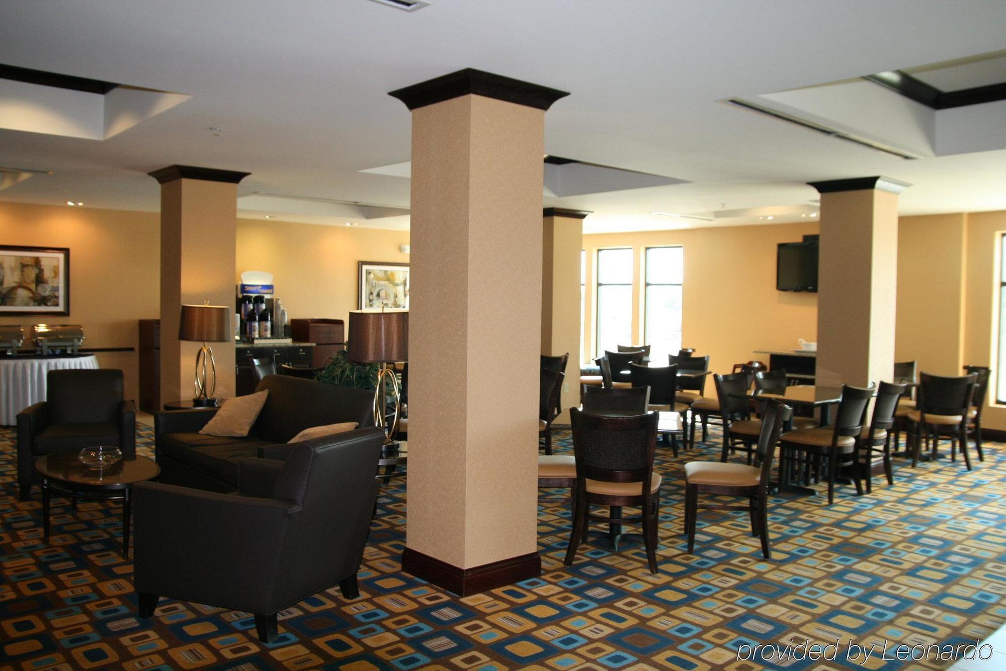 Holiday Inn Express & Suites Youngstown West I 80, An Ihg Hotel Екстериор снимка