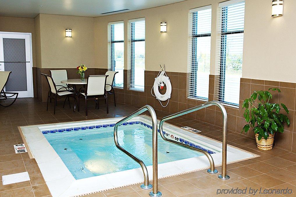 Holiday Inn Express & Suites Youngstown West I 80, An Ihg Hotel Съоръжения снимка