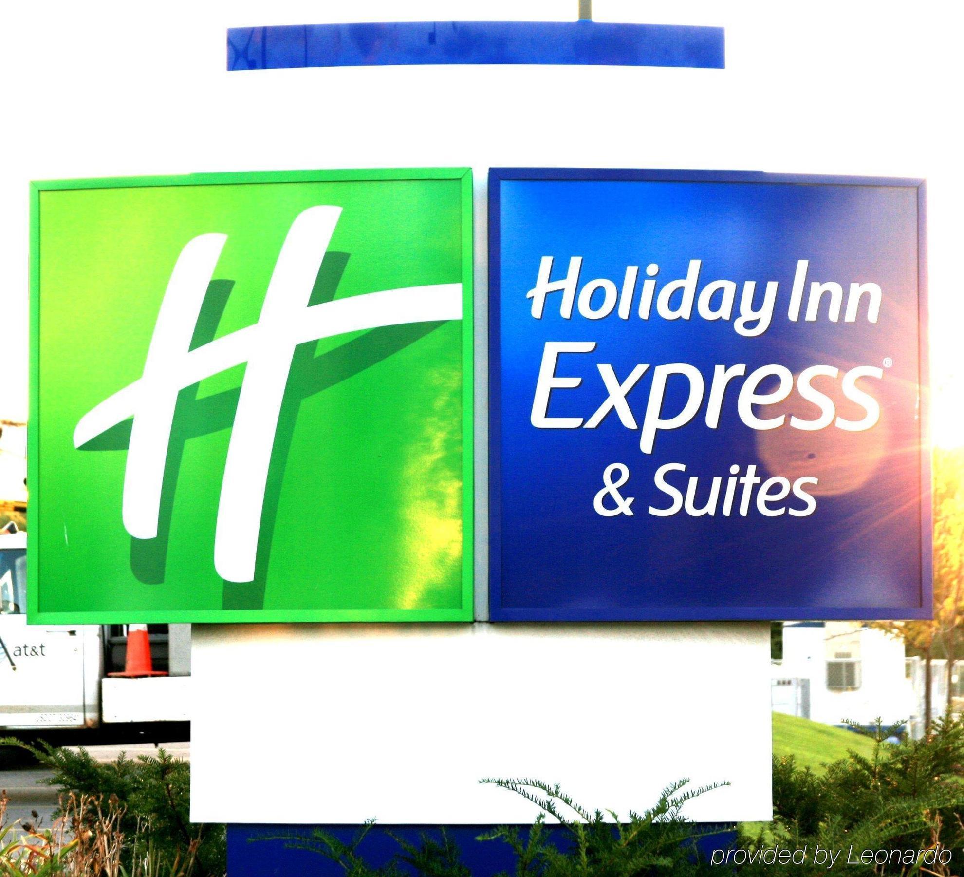 Holiday Inn Express & Suites Youngstown West I 80, An Ihg Hotel Екстериор снимка
