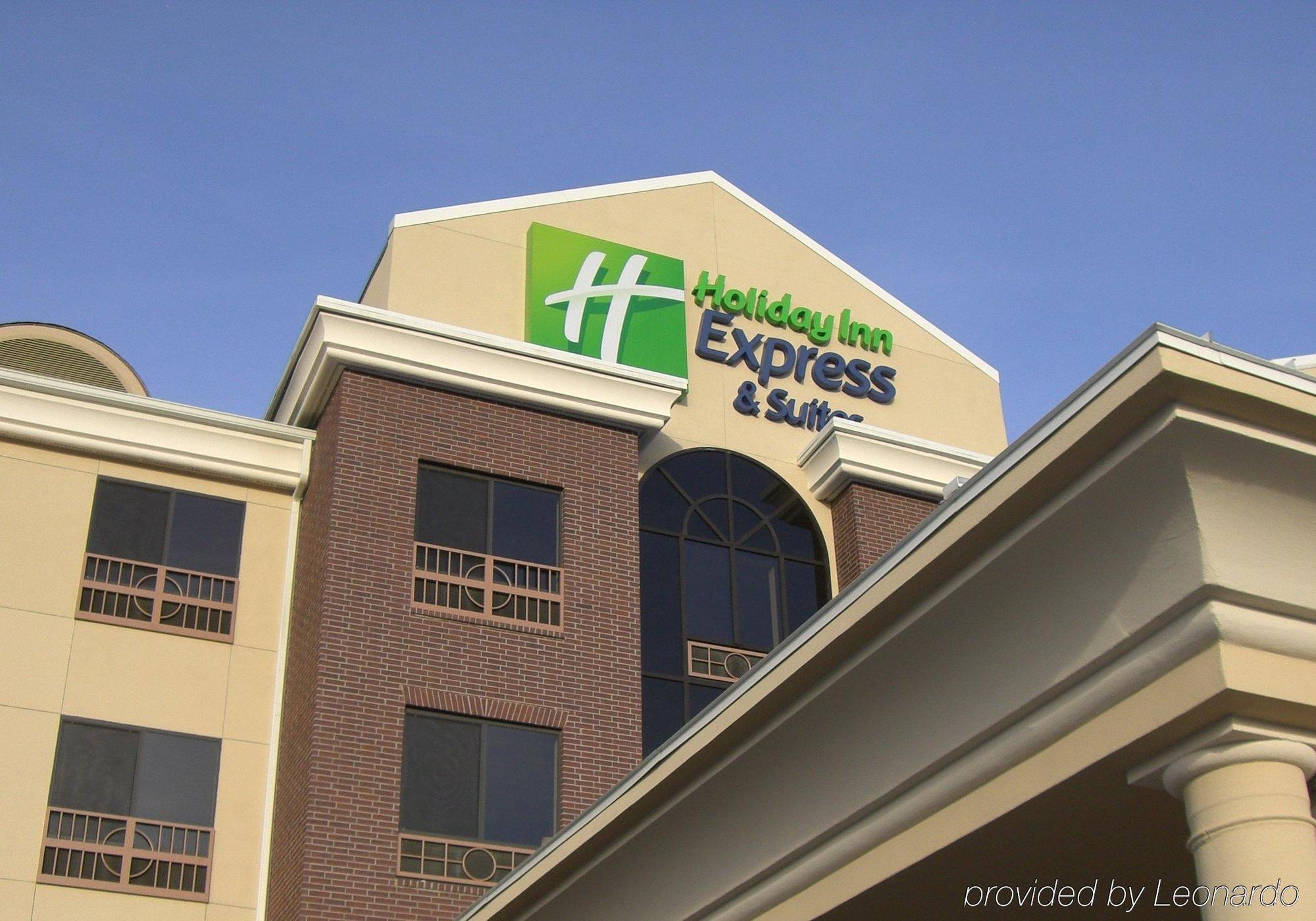 Holiday Inn Express & Suites Youngstown West I 80, An Ihg Hotel Екстериор снимка