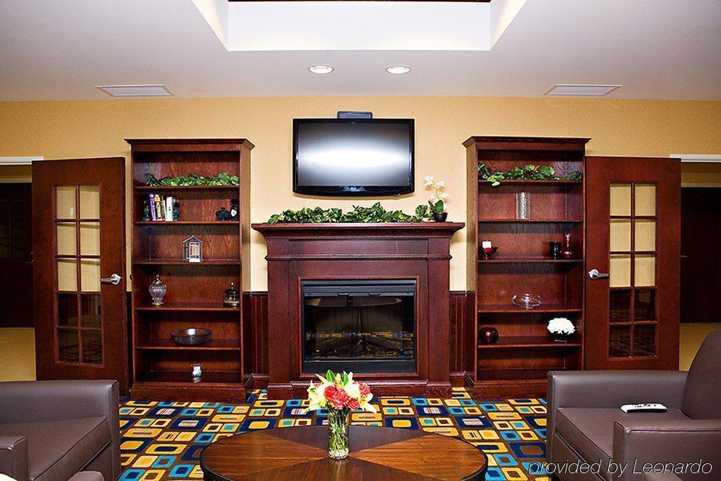 Holiday Inn Express & Suites Youngstown West I 80, An Ihg Hotel Стая снимка