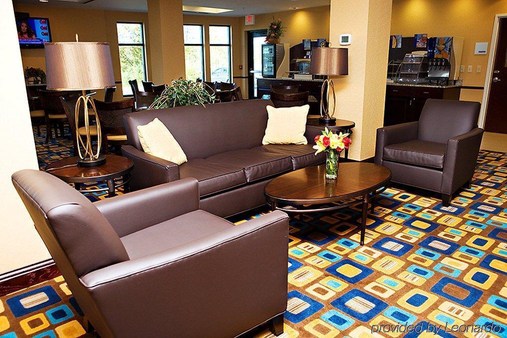 Holiday Inn Express & Suites Youngstown West I 80, An Ihg Hotel Интериор снимка