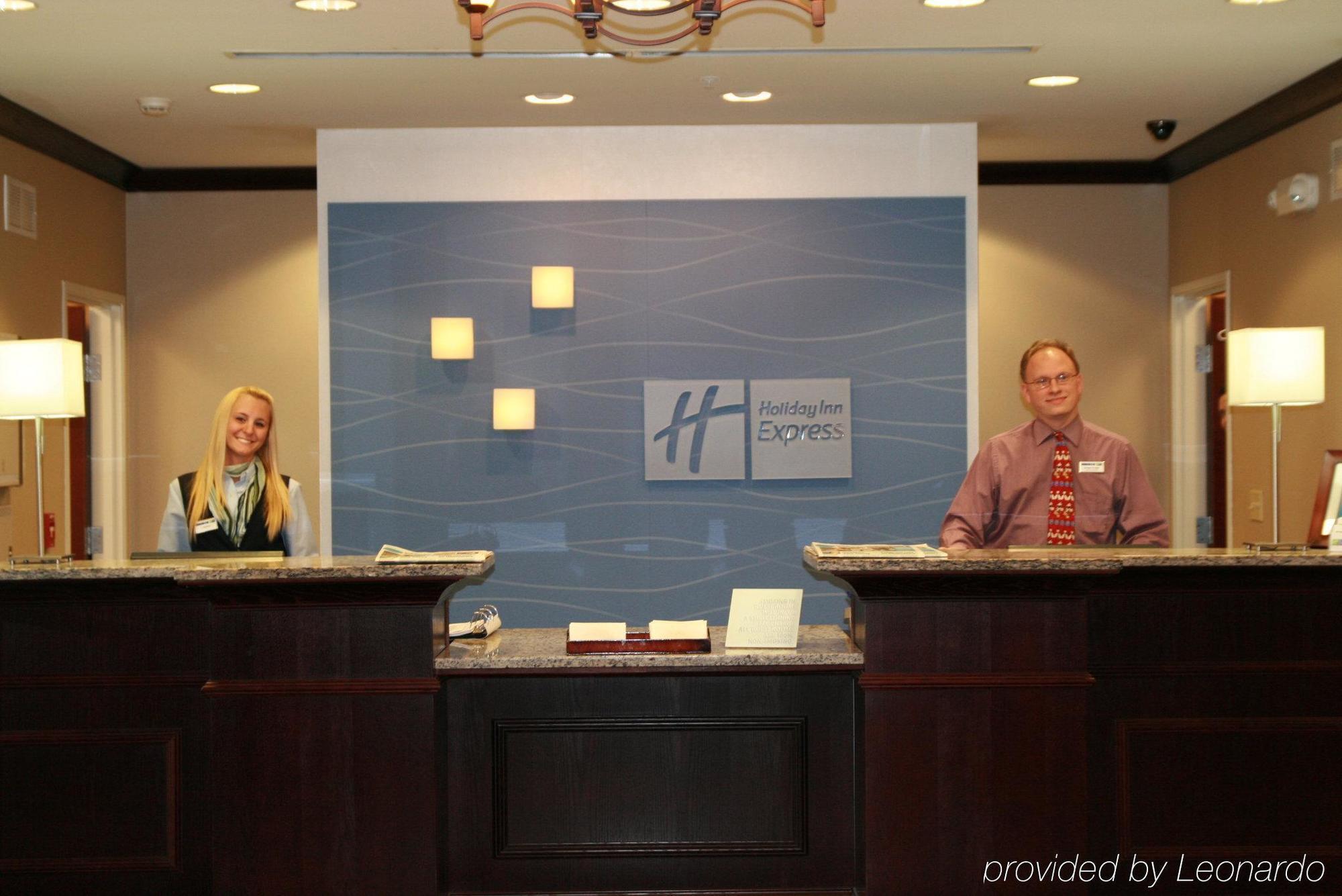 Holiday Inn Express & Suites Youngstown West I 80, An Ihg Hotel Екстериор снимка
