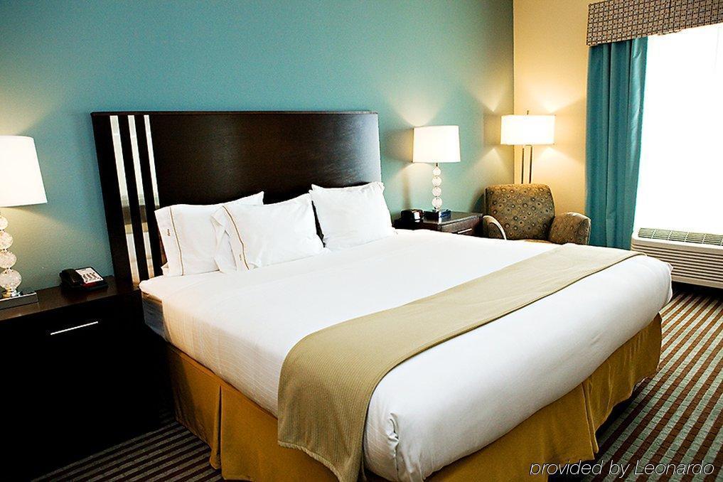 Holiday Inn Express & Suites Youngstown West I 80, An Ihg Hotel Стая снимка