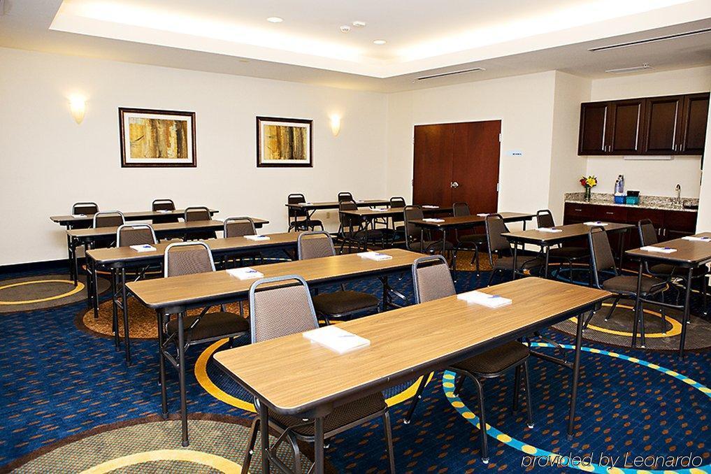 Holiday Inn Express & Suites Youngstown West I 80, An Ihg Hotel Съоръжения снимка