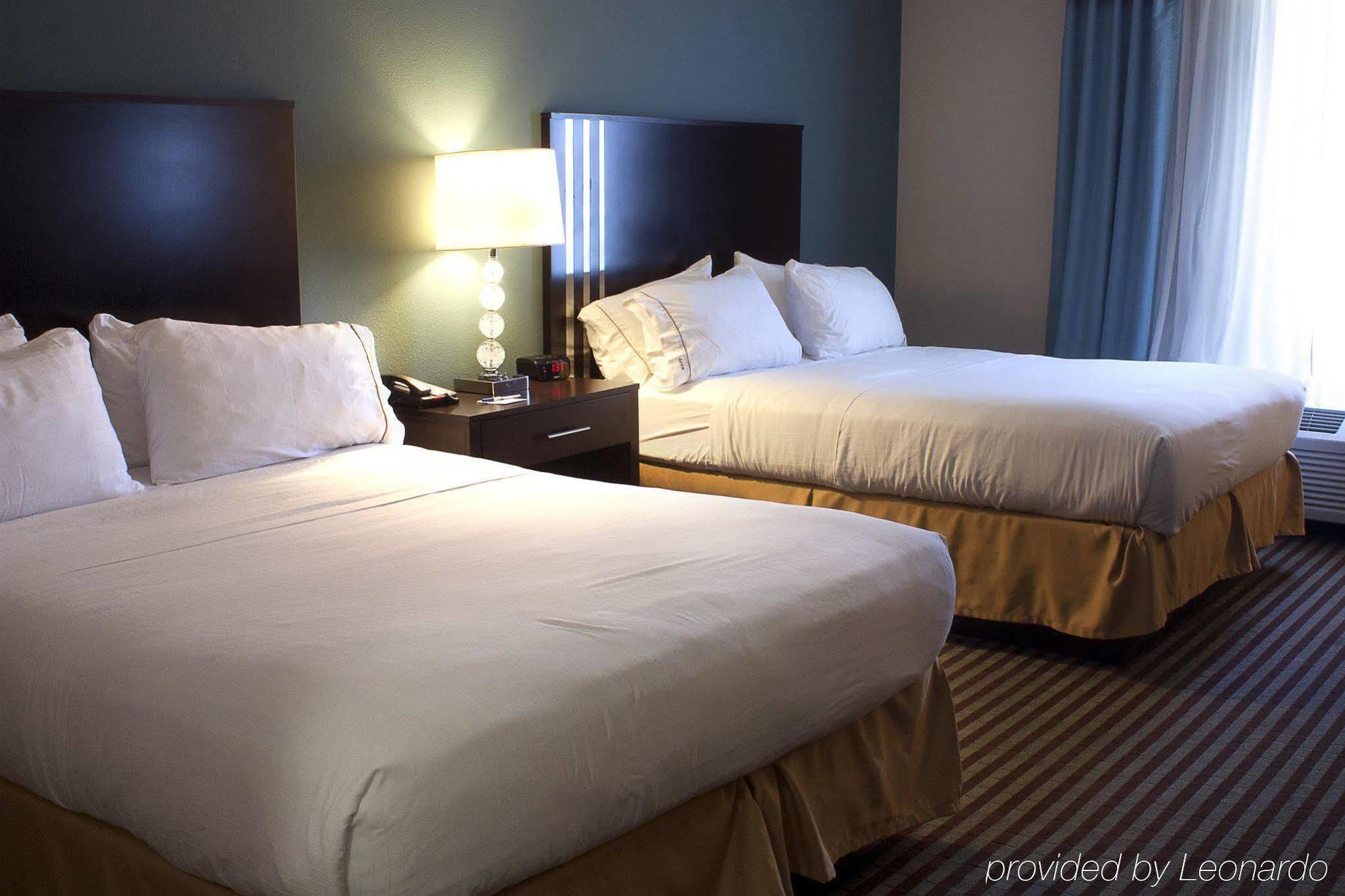 Holiday Inn Express & Suites Youngstown West I 80, An Ihg Hotel Екстериор снимка