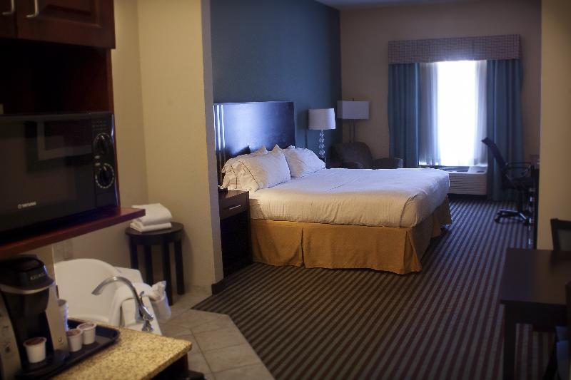 Holiday Inn Express & Suites Youngstown West I 80, An Ihg Hotel Екстериор снимка
