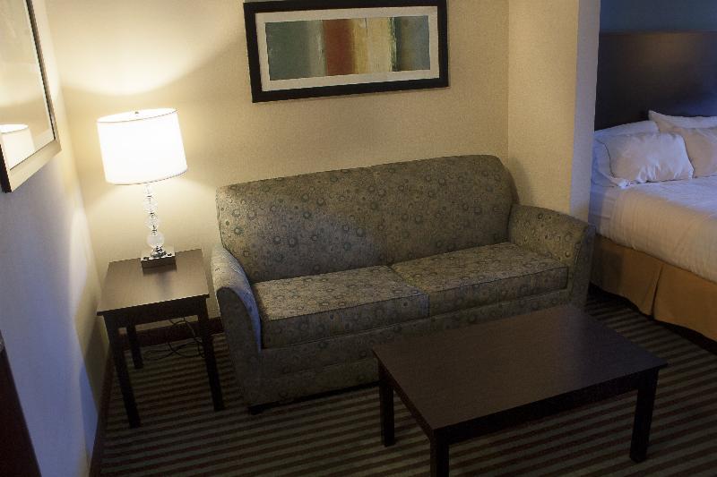 Holiday Inn Express & Suites Youngstown West I 80, An Ihg Hotel Екстериор снимка